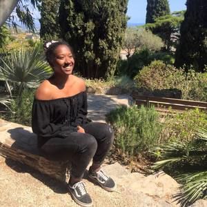 Meet your Posher, Emmanuelle